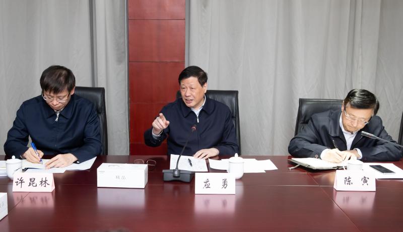 上海市長實地走訪 強(qiáng)調(diào)救治管控入滬三個重點(diǎn)